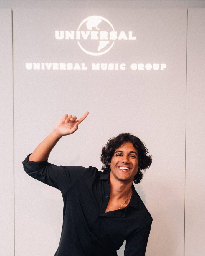 Lucas Mamede assina com Universal Music: "obrigado por acreditarem em mim"