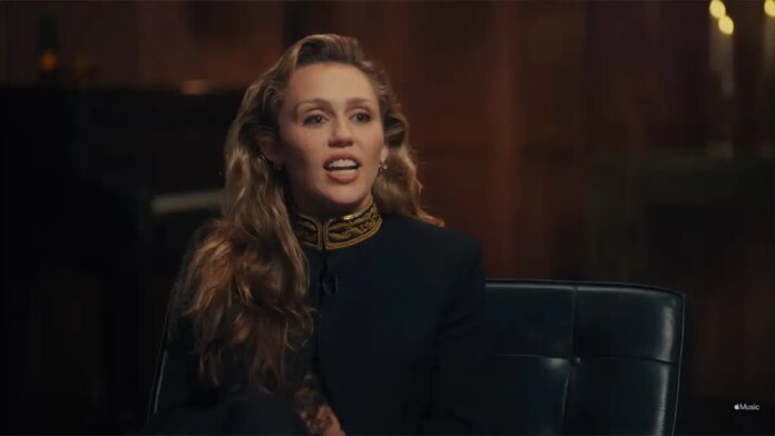 Miley Cyrus estuda maneira mais saudável para turnê: "não faço playback"