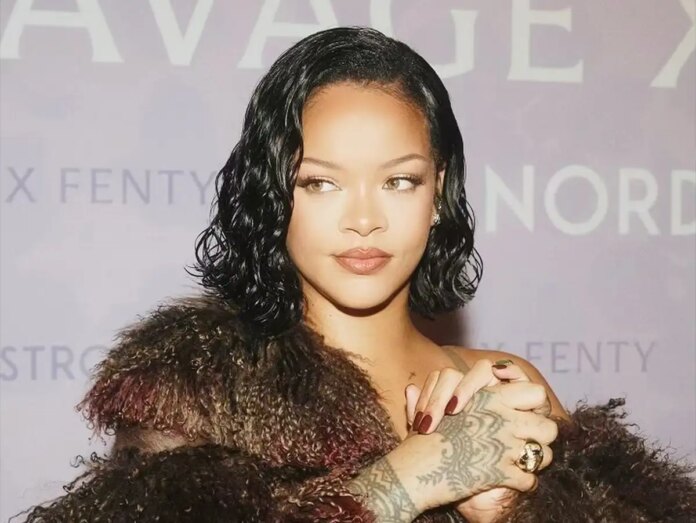Rihanna revela ser apaixonada por futebol e fã de jogador brasileiro; saiba quem é!