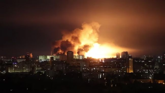 russialaunchesmassive_4562283_650x.jpg Rússia lança ataque maciço de drones e mísseis em Kiev