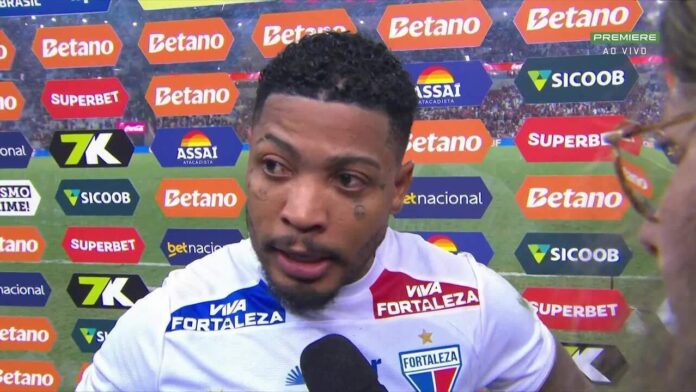 Marinho se manifesta após foto viralizar nas redes: "Cagando pra hater"