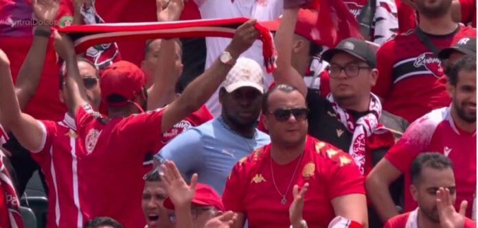 Perdeu o GPS? Torcedor do Manchester City assiste vitória no meio da torcida adversária | mundial de clubes