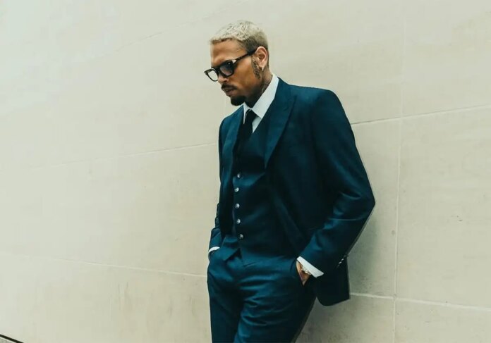 Após prisão, Chris Brown vai ao tribunal e se declara inocente: entenda!