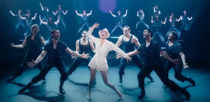Jennifer Lopez divulga trailer de "O Beijo da Mulher-Aranha", sua nova chance no Oscar