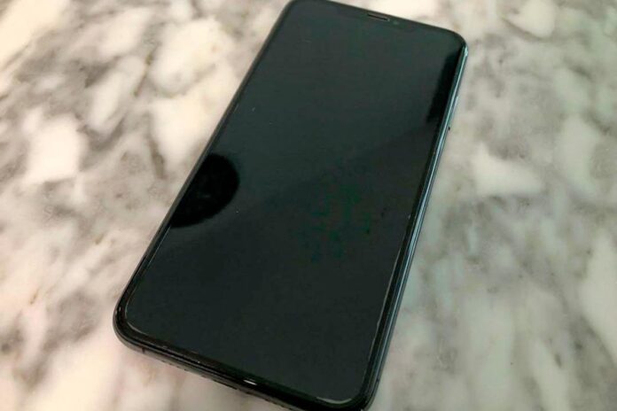 Consumidor será indenizado em mais de R$ 6 mil por Consumidor será indenizado em mais de R$ 6 mil por defeito em celular