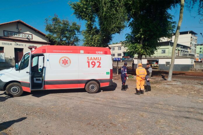 Homem é encontrado inconsciente sobre linha férrea após atropelamento por Homem é encontrado inconsciente sobre linha férrea após atropelamento por trem