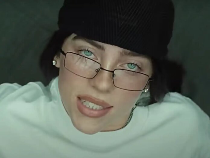 Billie Eilish causa controvérsia ao exaltar plateia "muito branca" em show: "se parecem comigo"