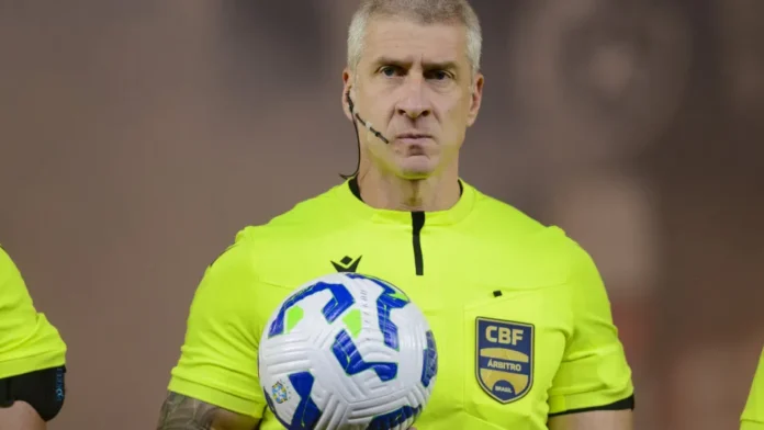 Árbitro de 'faltas e faltinhas', Daronco preocupa Palmeiras para o Dérbi