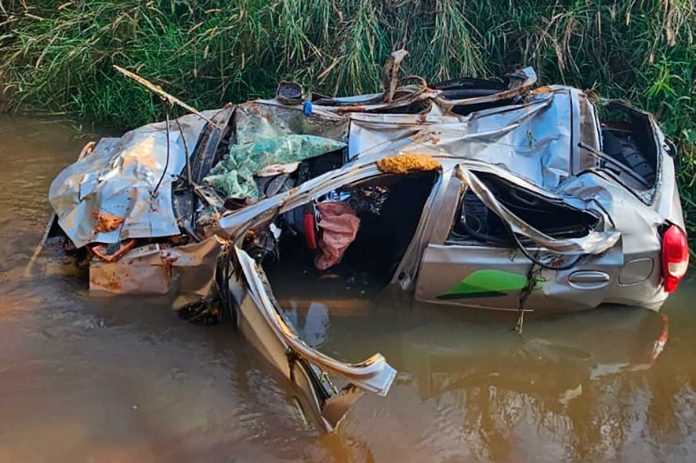 Motorista fica em estado grave após capotamento de veículo em Guarará