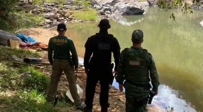 PolÃ­cia Federal destroi balsas
