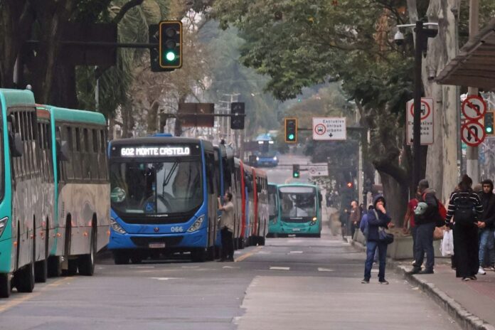 Reunião entre sindicato dos rodoviários e consórcio termina sem acordo Reunião entre sindicato dos rodoviários e consórcio termina sem acordo