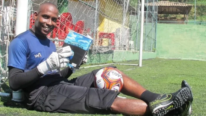 Promessa que jogou com Alisson e Neymar vira psicólogo e quer a seleção