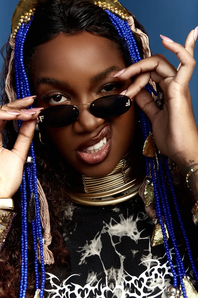 IZA pode anunciar novo projeto musical no palco do The Town