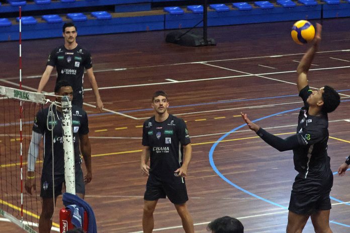 Na Ãºltima posiÃ§Ã£o da Superliga, JF VÃ´lei visita Joinville em confronto direto contra o rebaixamento