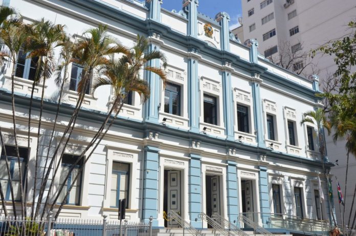 Requerimento que solicita revogaÃ§Ã£o da Ãrea Azul serÃ¡ enviado Ã  PJF