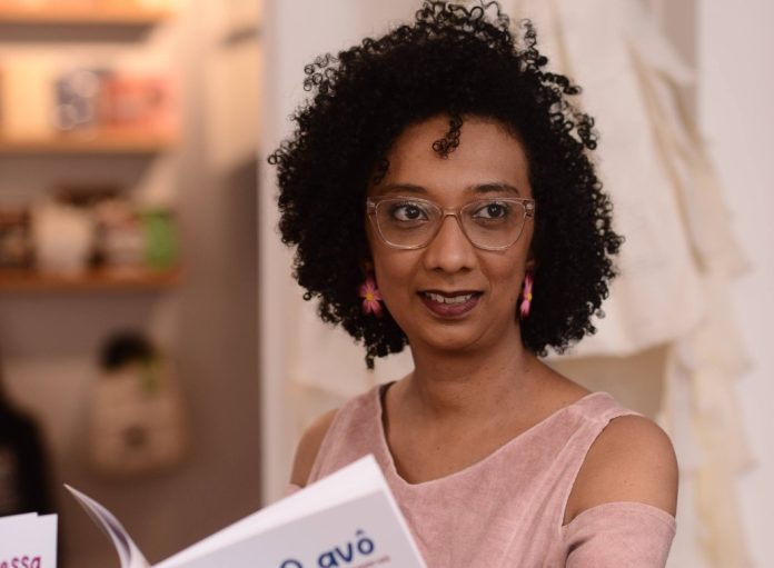 Retalhos de amor e ancestralidade: a trilha afetiva de Ana Virgínia da Silva em novo livro