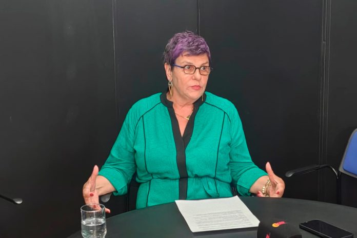 ‘Só vejo uma opção, ficar na cidade’, declara Cidinha Louzada após desistir de candidatura à ALMG