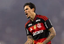 Flamengo passeia com direito a golaço de Plata e amplia crise no Atlético-MG Flamengo passeia com direito a golaço de Plata e amplia crise no Atlético-MG