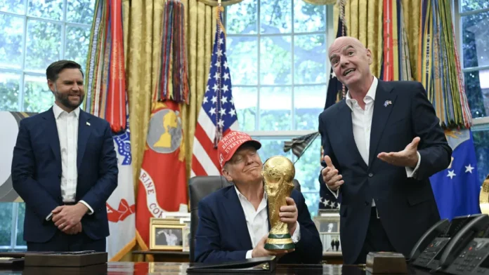 Itália recusa substituir Irã na Copa e detona Trump: "Vergonhoso" Itália recusa substituir Irã na Copa e detona Trump: "Vergonhoso"