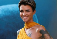 Sem moeda, Katy Perry joga cartão na Fontana di Trevi; veja o vídeo Katy Perry é acusada de assédio sexual pela atriz Ruby Rose, de 'Batwoman'