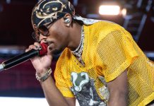 Celular de D4vd tinha pornografia infantil; cantor é acusado de homicídio Cantor D4vd é acusado de matar adolescente e pode enfrentar pena de morte