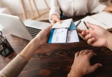 Agente de viagens mata colega e esconde corpo no local de trabalho
