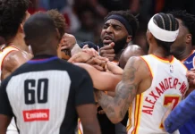 Clima esquentou nos Playoffs da NBA em Atlanta; árbitro acabou no chão Clima esquentou nos Playoffs da NBA em Atlanta; árbitro acabou no chão