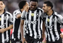 Corinthians e Botafogo duelam no Rio para se afastar da zona de rebaixamento do Brasileirão Corinthians e Botafogo duelam no Rio para se afastar da zona de rebaixamento do Brasileirão