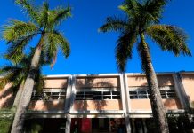 Estudantes de Odontologia da UFJF organizam manifestação pela volta das práticas clínicas Estudantes de Odontologia da UFJF organizam manifestação pela volta das práticas clínicas