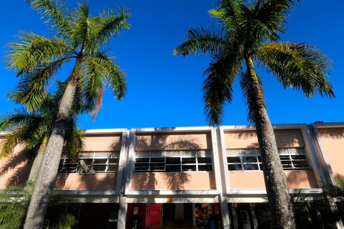 Estudantes de Odontologia da UFJF organizam manifestação pela volta das práticas clínicas
