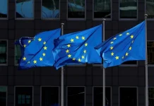 Número de brasileiros repatriados da União Europeia quase dobra em 2025