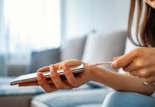 Celular não carrega? Problema pode estar na entrada USB; veja o que fazer Cinco mitos sobre bateria de celular que você precisa esquecer