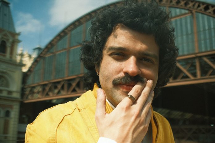 Com show gratuito em Juiz de Fora, Rafa Castro lança novo álbum, ‘Em silêncio o afeto cresce’