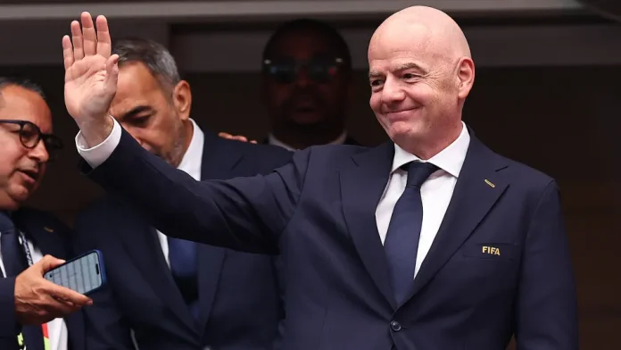 FIFA responde à ameaça da UEFA: "Ninguém está vendendo o futebol"