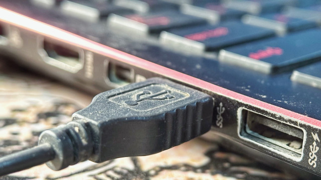 naom_6a6724d333948.jpg Como limpar a porta USB do celular ou notebook sem causar danos
