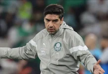 Abel é empurrado do Palmeiras para o Sporting: “Pago e levo algemado” Abel é empurrado do Palmeiras para o Sporting: "Pago e levo algemado"