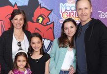 Passageira é presa após tirar a calça e se masturbar durante voo nos EUA Filha de Chad Lowe morre aos 13 anos; família lamenta perda devastadora