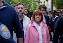 “Pelicot 2.0”: Mulher austríaca morre após suposto abuso sexual pelo marido | CNN Brasil A francesa Gisele Pelicot, vítima de um estupro coletivo orquestrado por seu então marido, Dominique Pelicot 09/10/2025 • REUTERS/Manon Cruz