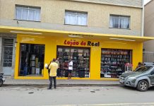 Grande inauguração da Loja do Real movimenta Bicas