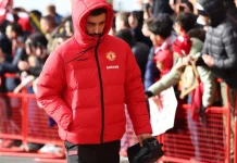 Gary Neville condena Bruno Fernandes: “Apunhalou Carrick pelas costas” Gary Neville condena Bruno Fernandes: "Apunhalou Carrick pelas costas"