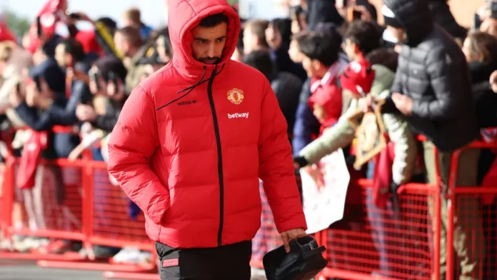 Gary Neville condena Bruno Fernandes: "Apunhalou Carrick pelas costas"