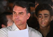 Vorcaro diz que não fez nada errado e pede voto de confiança à Polícia Quem pagou o voo de Flávio Bolsonaro? Dono de jato revela valor nos EUA